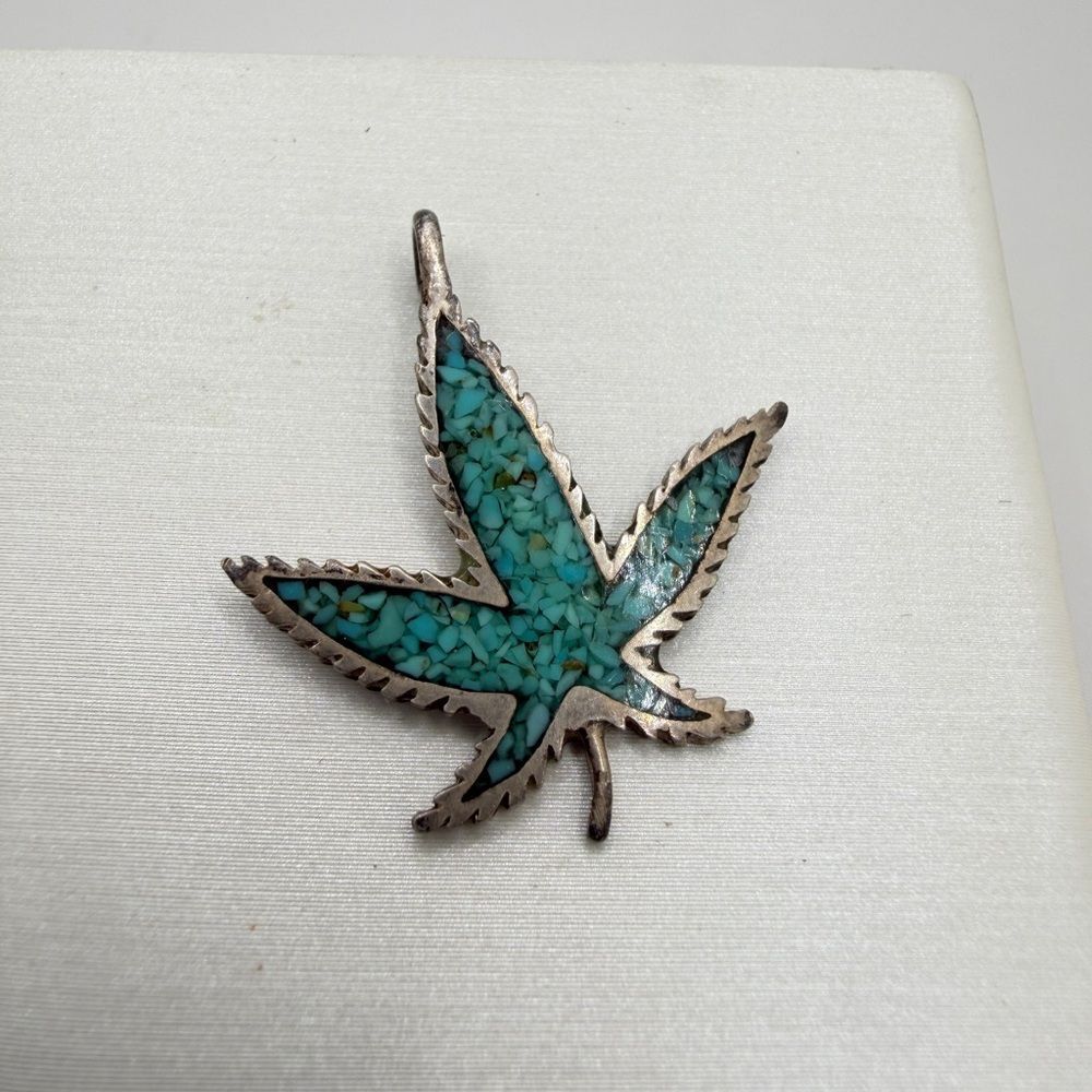 ~1.15" Native-style Sterling Silver "Turquenite" chip Leaf pendant, stamped TI!‎